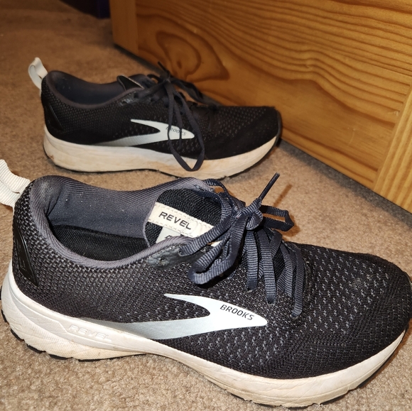 Brooks running shoes - Picture 1 of 6